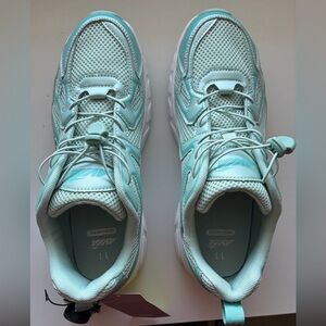 NWT Avia Women's Teal Blue Athletic Shoes step in design w/elastic laces/toggle